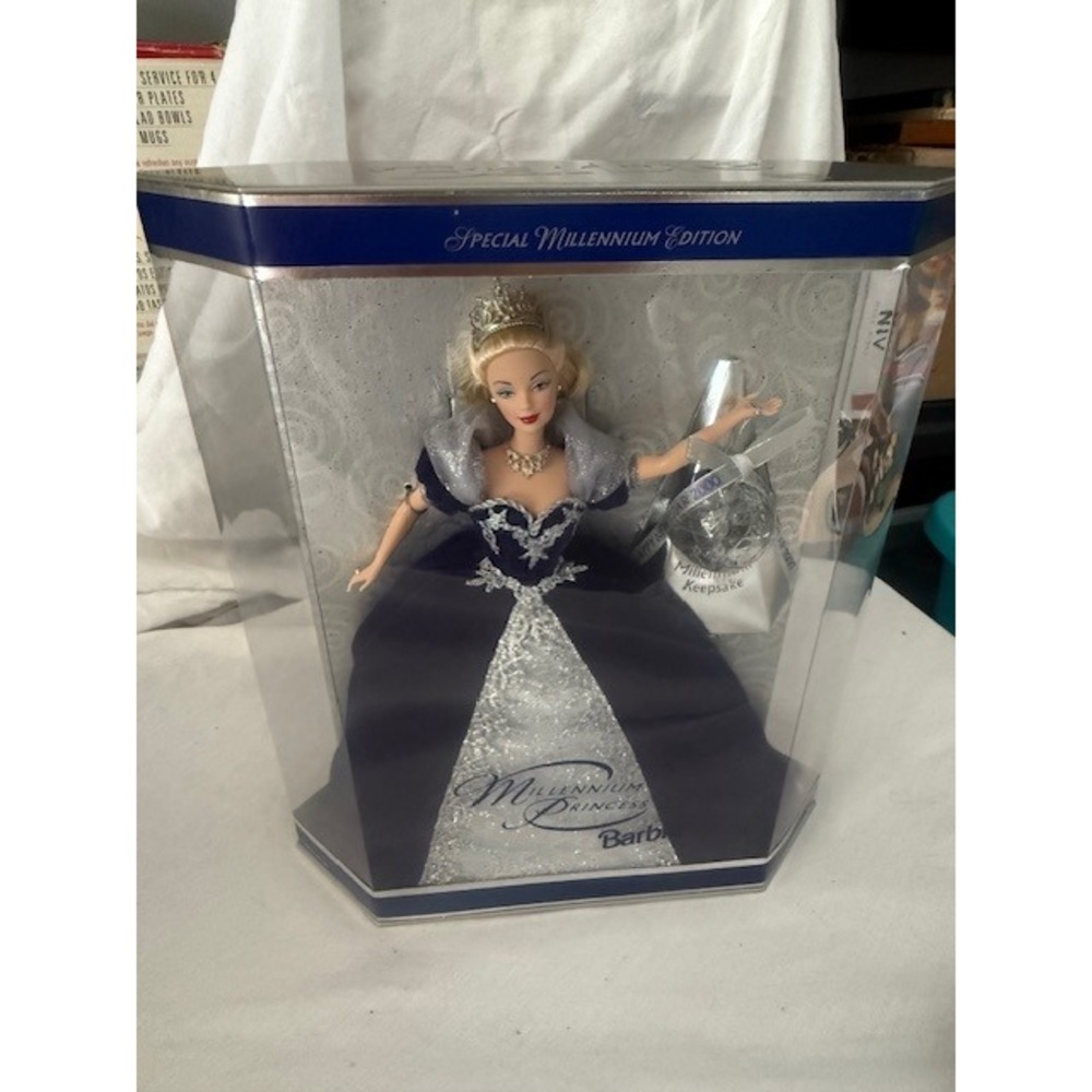 Millennium‎ Princess Barbie Doll Special Edition 2000 NIB Collectible